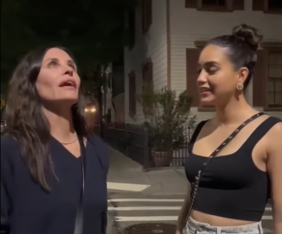 Courteney Cox and Scream costar Melissa Barrera spoof Friends ‘Some(01)